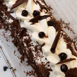 Bûche forêt noire par Emma Duvéré - photo Elise Augustynen